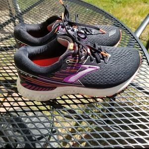 Brooks Adrenaline GTS-19 sneakers (extra wide)